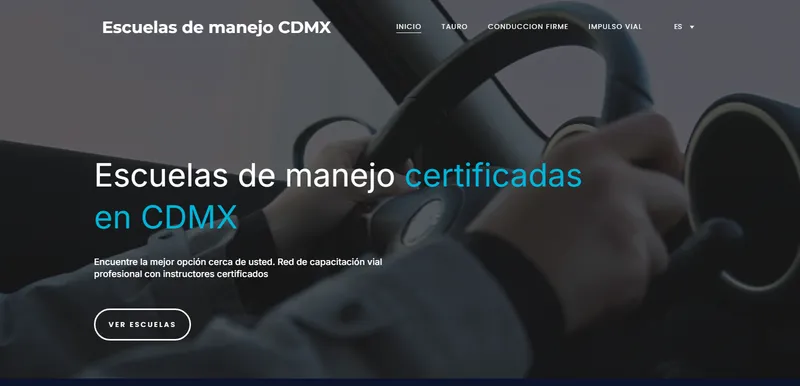 Inicio del sitio Escuelas de manejo CDMX en computadora: manos al volante con el titular Escuelas de manejo certificadas en CDMX